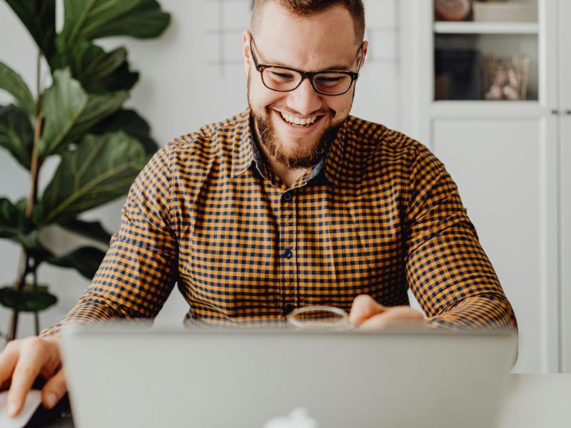 pexels-karola-g-5882678